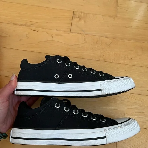 LIKE NEW Converse Black and White Classic Sneakers - Picture 7 of 9
